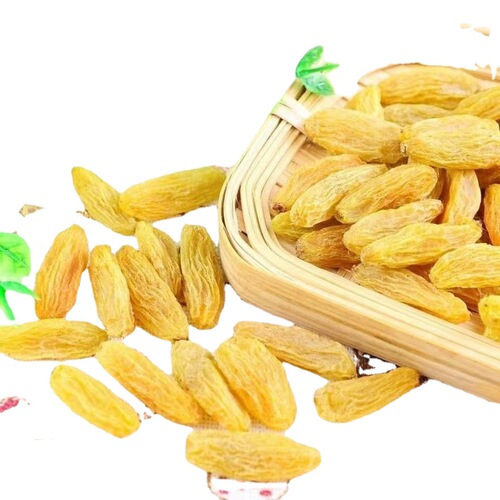 Wholesale Xinjiang tree yellow raisins naturally dried seedless original soft glutinous sweet snacks specialty new goods