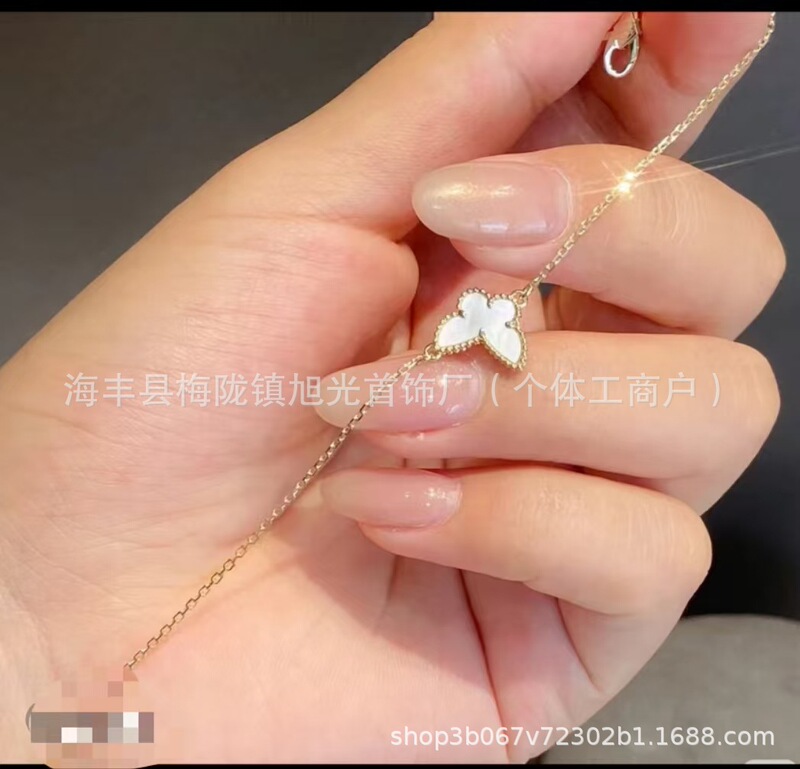 高バージョン CNC 彫刻 V ゴールド四つ葉のクローバー蝶シリーズ ブレスレット厚いメッキ 18K ゴールド白螺鈿ペンダント鎖骨チェーン。|undefined