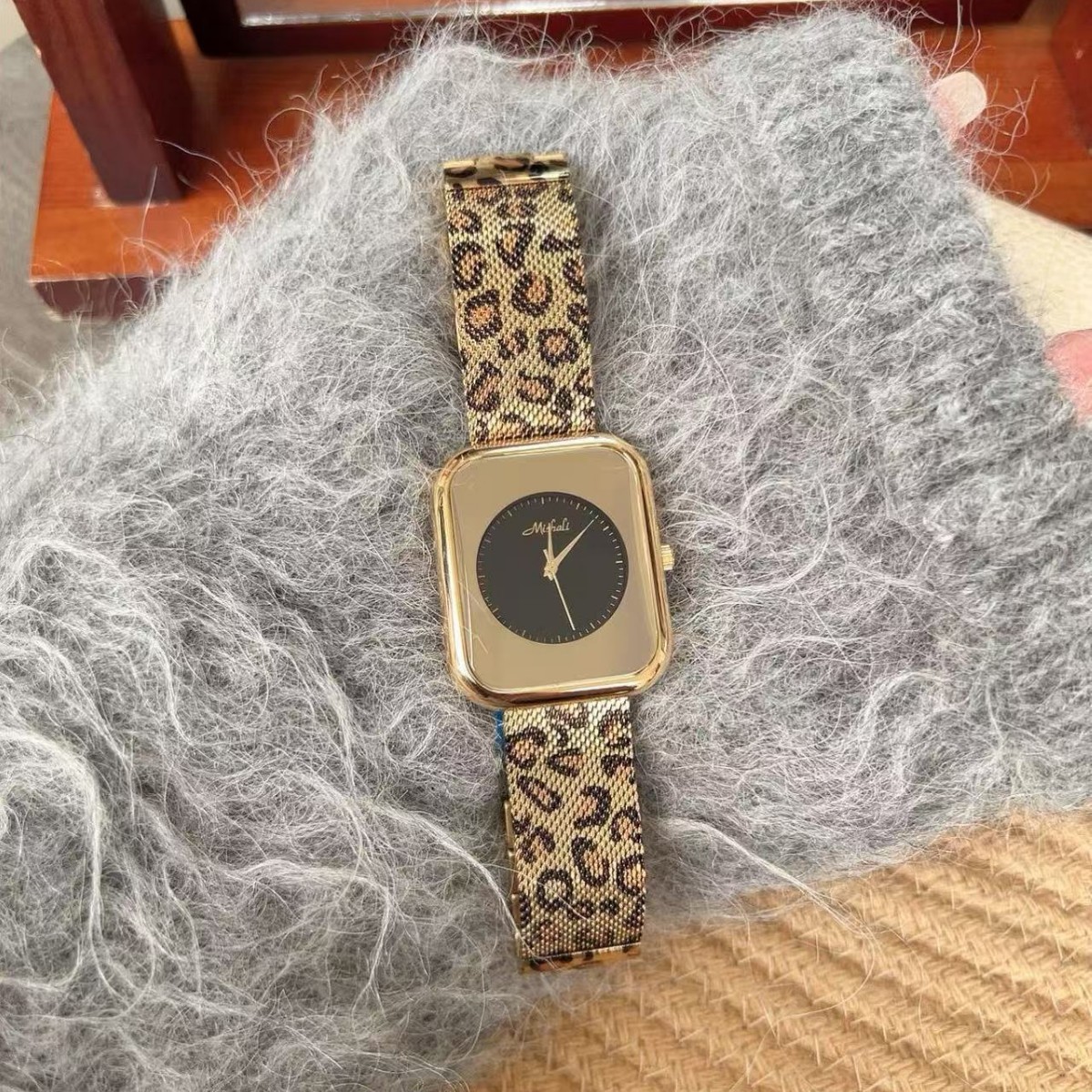 Mishali Women's Leopard Print Strap Large Dial Casual Fashion Watch_voghion.com