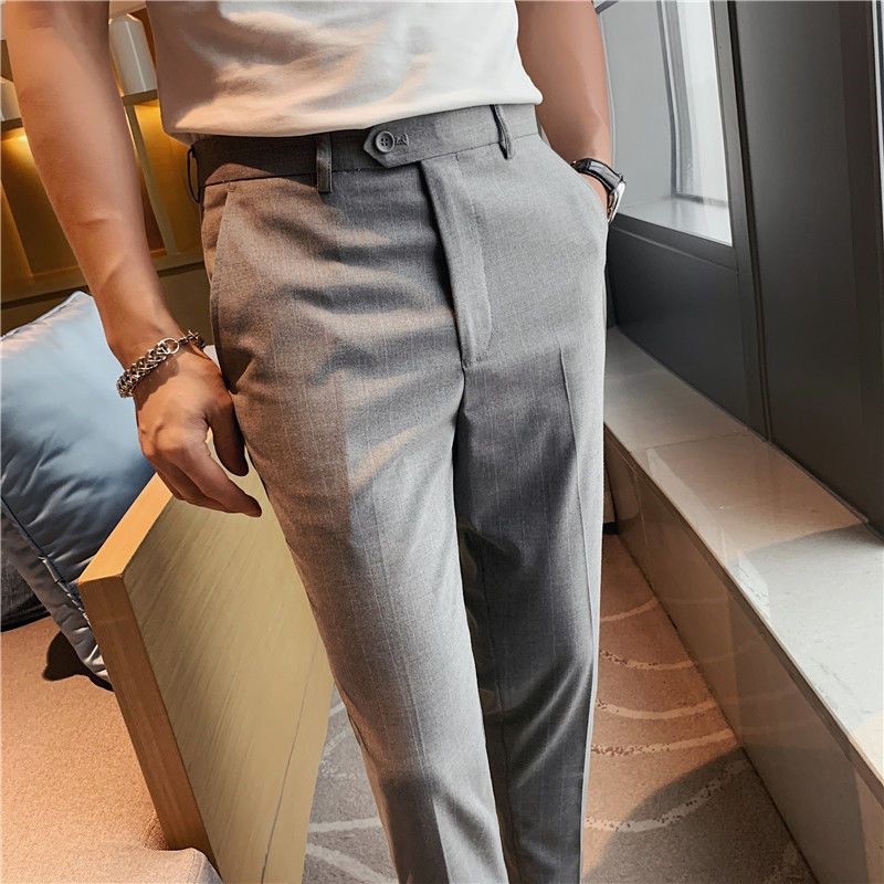 Quần lửng màu xám nhạt