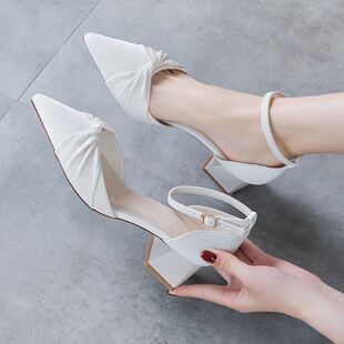 Brand Versatile Thick Heel Fashionable Women's 2024 New Elegant Apricot Color Flats Women's Fashion Pointed Toe Buckle Shoes for Women