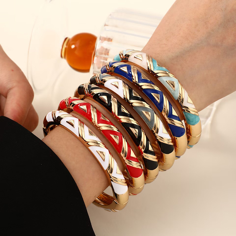 Cross-Border Retro Style Geometric Bracelet for Women, Niche Design, Fashionable Bracelet, Exaggerated Temperament, Commuter Ladies' Hand Jewelry