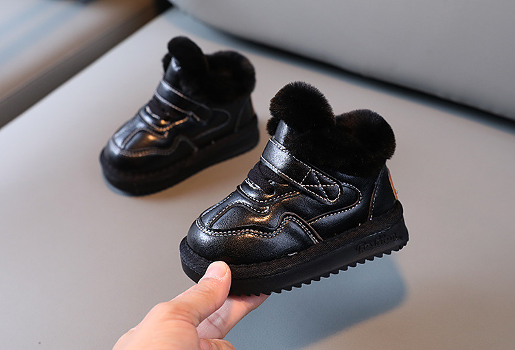 Chaussures d'hiver chaudes et décontractées en coton pour enfants et hommes en velours pour bébés filles 2024_voghion.com