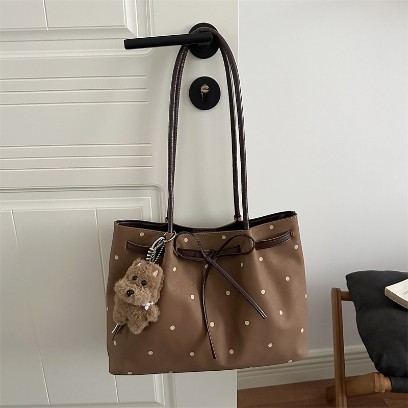 2026 New Vintage Casual Handbag Fashion Polka Dot Underarm Shoulder Bag Large Capacity Commuting Bag