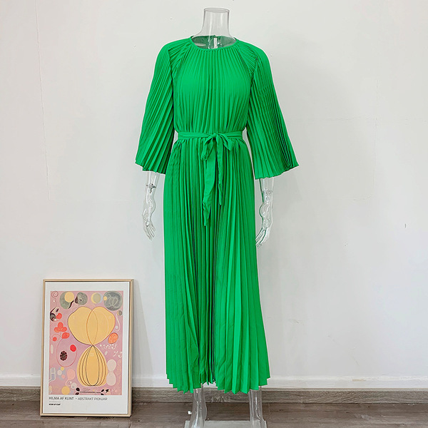 Autumn small design elegant dress with a round collar