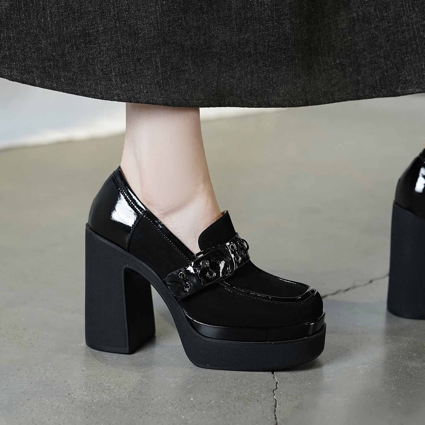 Giày loafer nữ gót vuông cao 12 cm, đế dày, khóa kim loại, phối màu — màu nâu, màu đen
