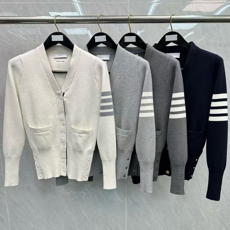 Factory direct sales: TB Wang Xinling-style V-neck four-stripe cardigan, casual, simple, versatile, and with a preppy style, long-sleeved knit sweater Factory direct sales: TB Wang Xinling-style V-neck four-stripe cardigan, casual, simple, versatile, and with a preppy style, long-sleeved knit sweater