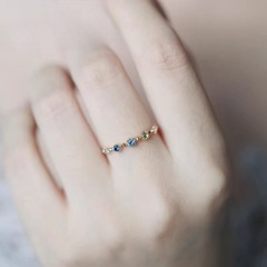 925純銀の復古風青緑のダイヤモンドの指輪の女性の軽い豪華な気質の指輪の小さい大衆は高級感の指の指輪を設計します。