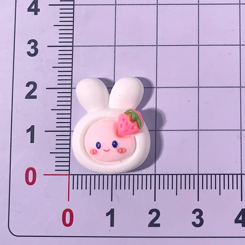 Ventas calientes de dibujos animados de fresa piezas de resina diy crema pegamento caja de teléfono móvil accesorios para el cabello clip de cabello botones de zapatos materiales hechos a mano