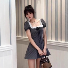 富家千金风灰色波点小A摆连衣裙女2025夏季蕾丝拼接收腰显瘦短裙
