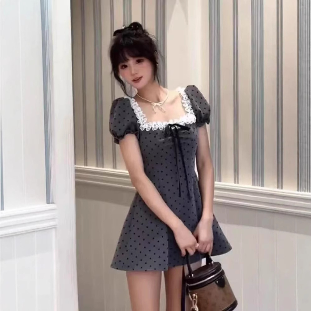 富家千金风灰色波点小A摆连衣裙女2025夏季蕾丝拼接收腰显瘦短裙