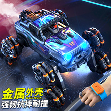 合金车新品八轮摆臂特技车手势感应遥控越野车喷雾漂移儿童玩具车