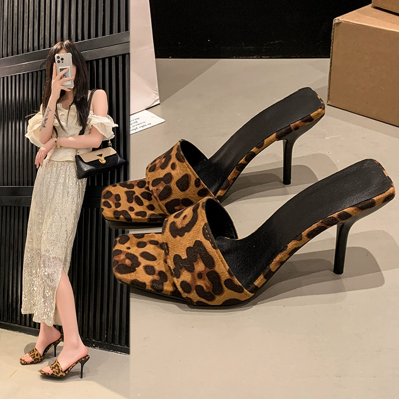 Летние босоножки на высоком каблуке 2025 года, легкие, на одной линии, европейская и американская мода, леопардовый принт, на шпильке.