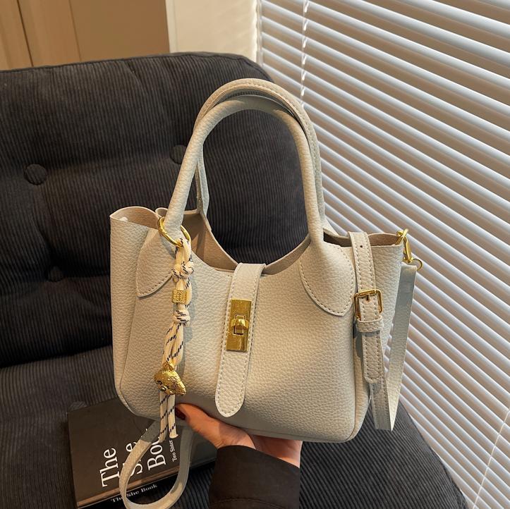 Bolso de cesta de verduras simple de comercio exterior para mujer 2025 nuevo bolso de hombro casual salvaje de moda bolso de cubo de aire extranjero