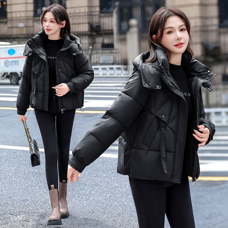 Corea con capuchón corto de algodón para mujeres en invierno 2025 nuevo hombre pequeño suelto y grueso abrigo de algodón esponjoso moda