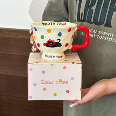 陶磁器のマグカップの女子学生のかわいい家庭用の水のコップの新型の2024寮用の朝食のコーヒーカップの事務室