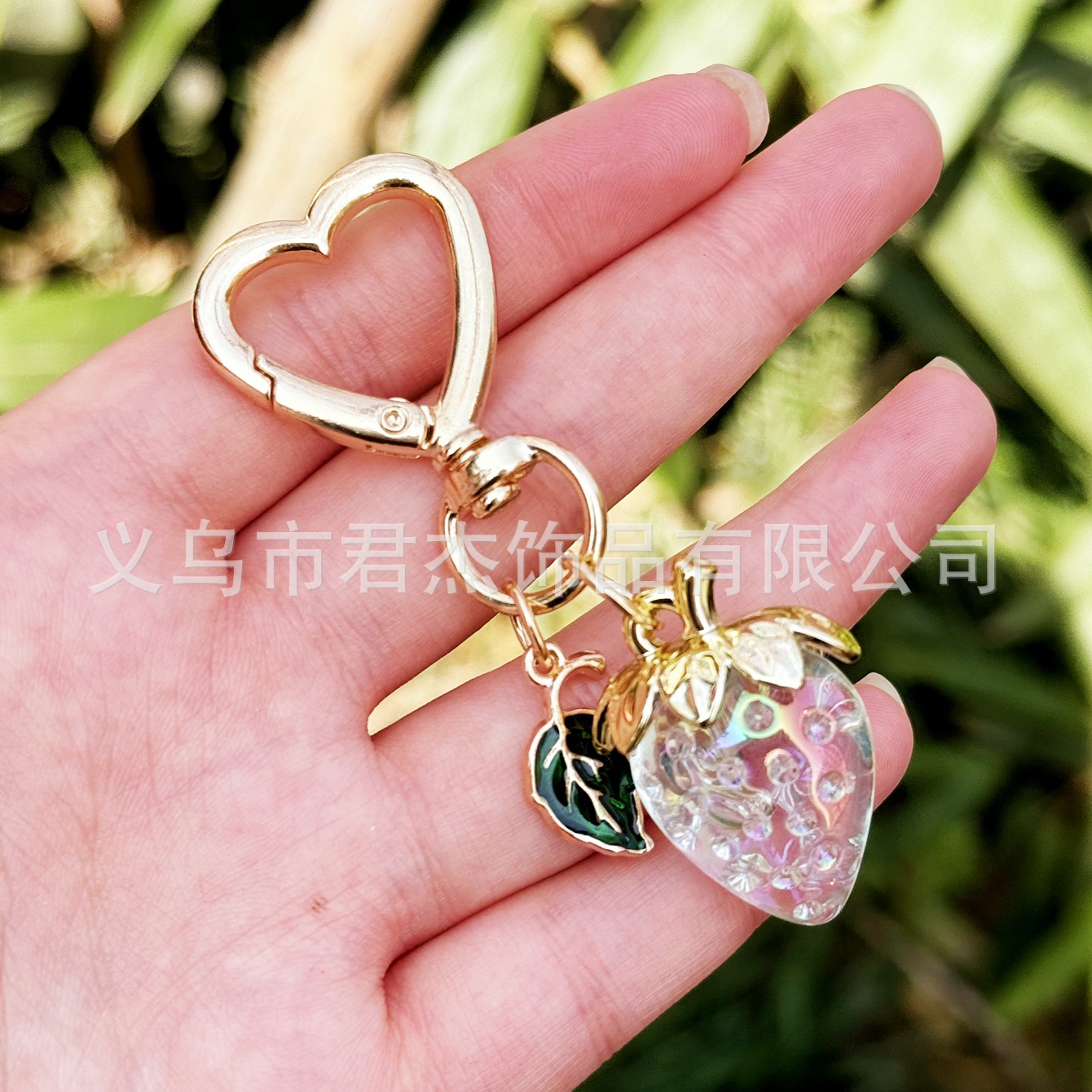 さくらんぼのキーホルダーアクセサリーのバッグのストラップがおしゃれで美しい水晶樹脂車センチ車のキーホルダーの女性