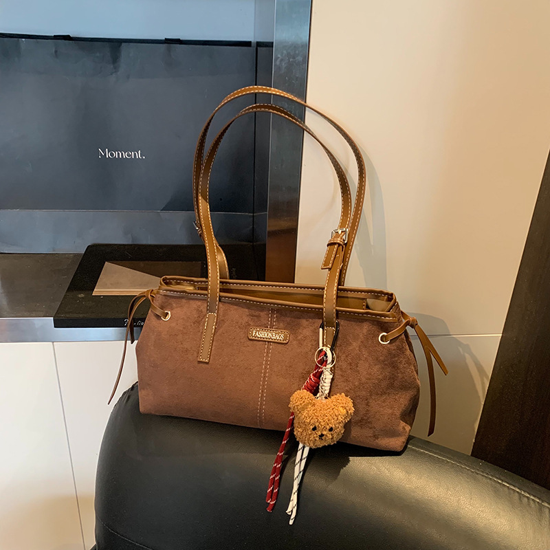 Bolsa de terciopelo coreana retro de seda para mujeres otoño / invierno 2025 nueva moda versátil bolso de hombro con brazo bolso de viaje