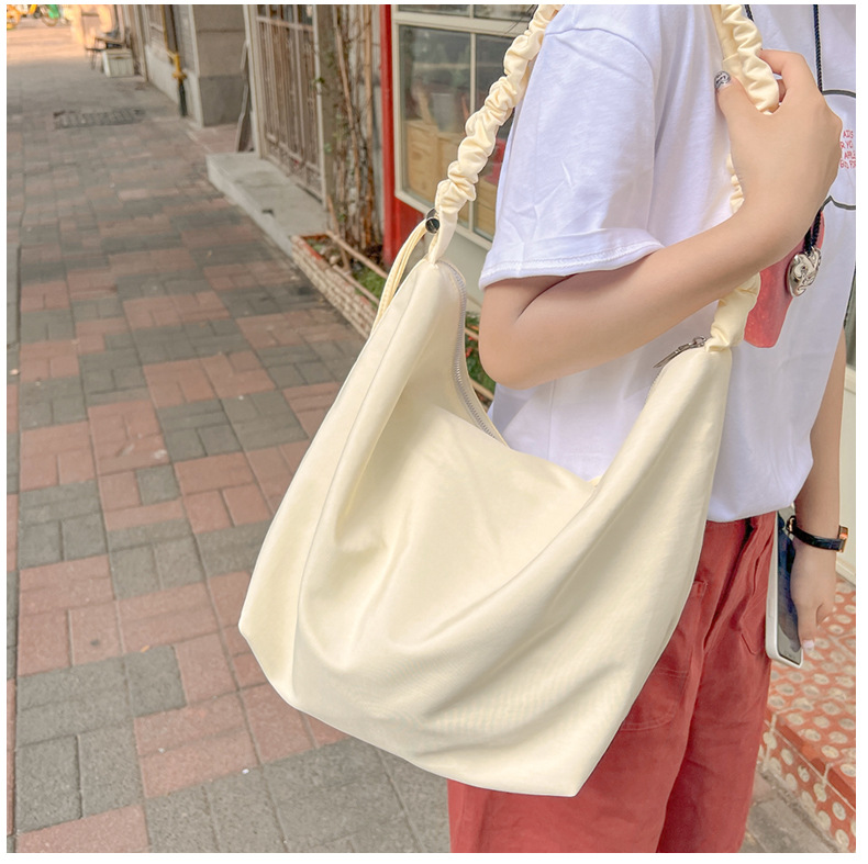 A new large-capacity women's single-shoulder bag with cross-border fashion and simplicity, a fresh and artistic crossbody bag, and a student commuting bag undefined