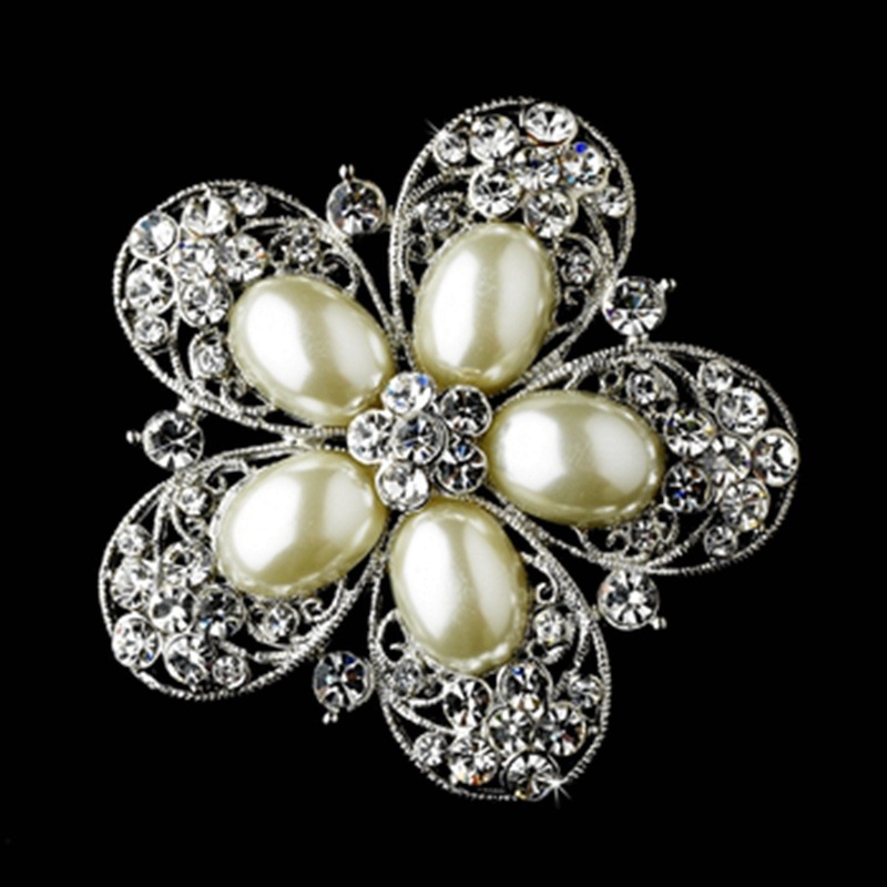 fashionable brooch pearl