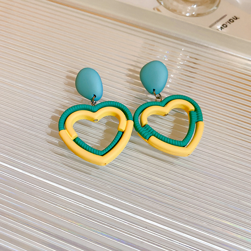 1 Pair Modern Style Heart Shape Plating Alloy Drop Earrings display picture 3