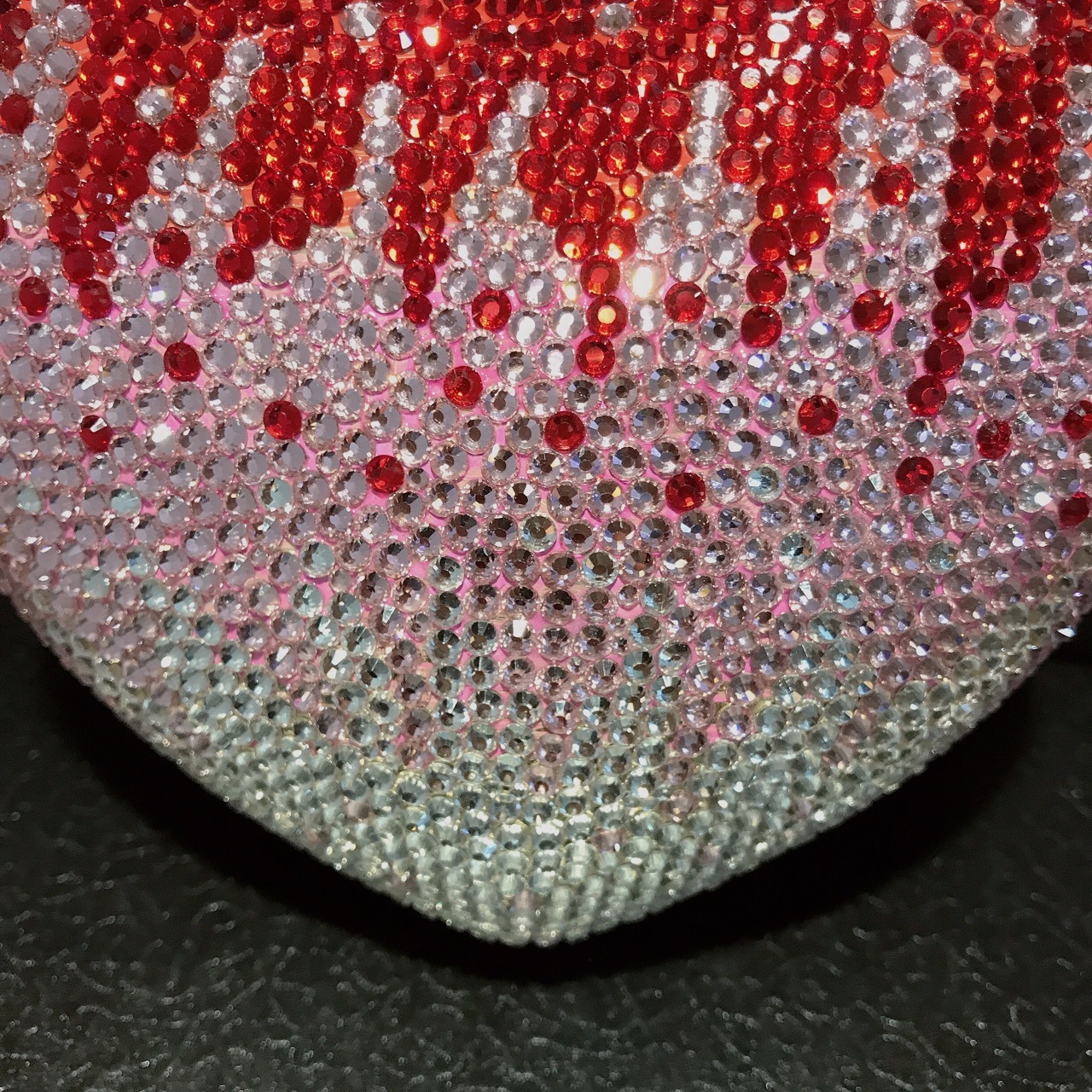 Fuente transfronteriza bolsas de cena de diamantes de color mixto amor rosa lleno de piedra de diamante de diamante bolsas de mano de mujer compactas