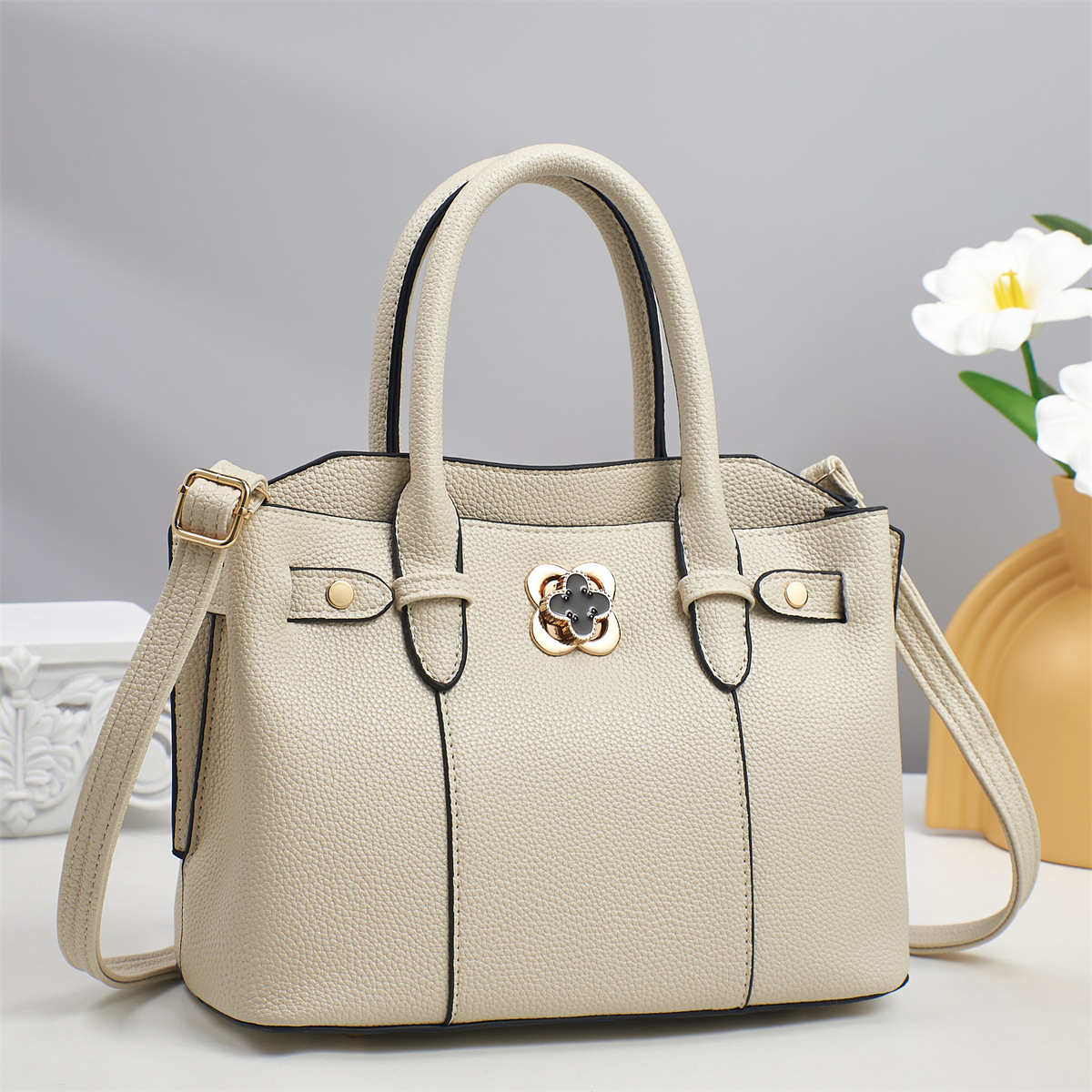 Bolsos bolsos de mujer de lujo ligero nuevo bolso de mujer simple y atmosférico temperamento bolso de hombro de madre