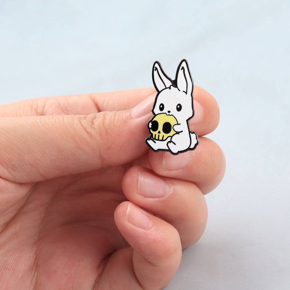 Cartoon Cute Rabbit Holding a Skull Brooch, Dark Gothic Style Metal Badge, European and American Quirky Fun Pin