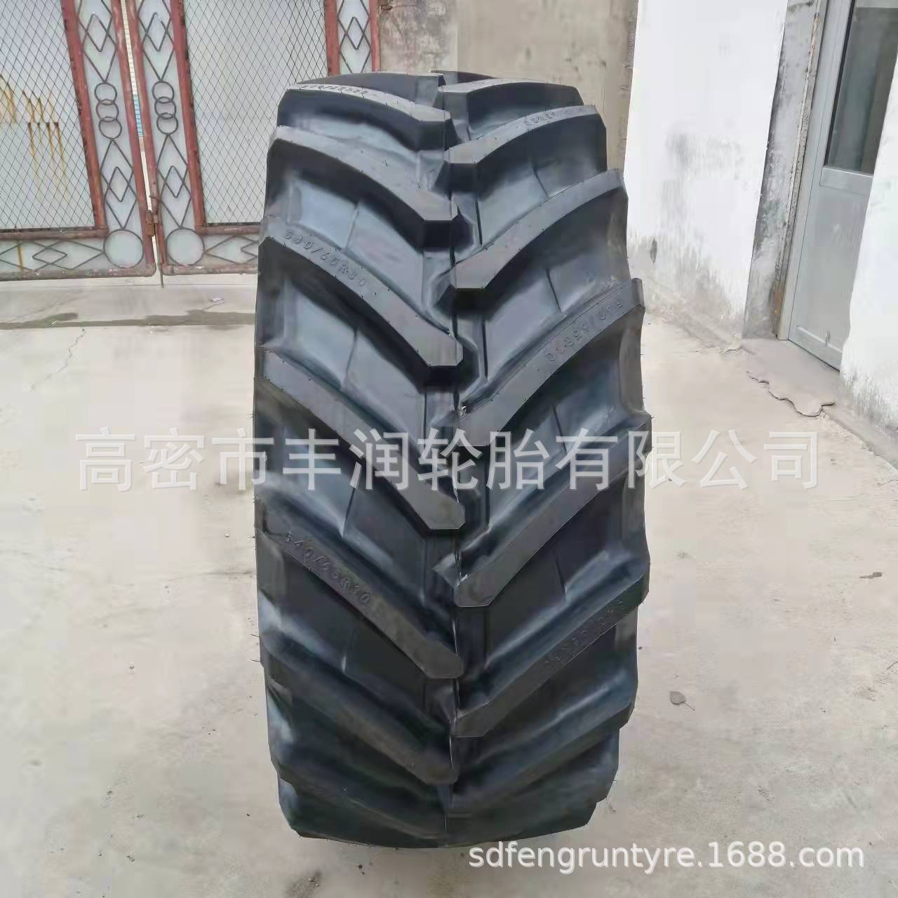 供应子午线人字胎540/65R30 28 650/65R42 38 32大马力拖拉机轮胎