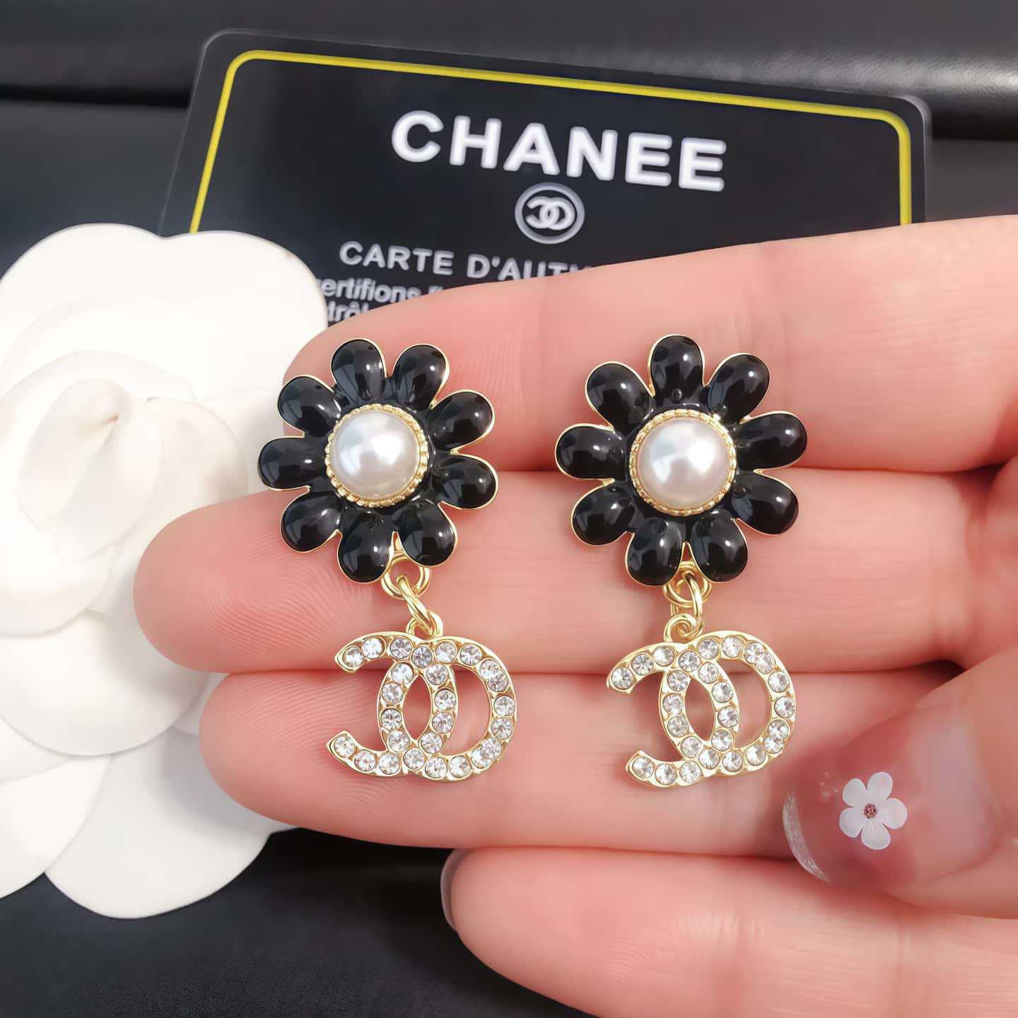 Xiangjia C's Double C Pendant Earrings Small Fragrant Flowers Sweet Girl Age-reducing Earrings High-end Exquisite Accessories for Women