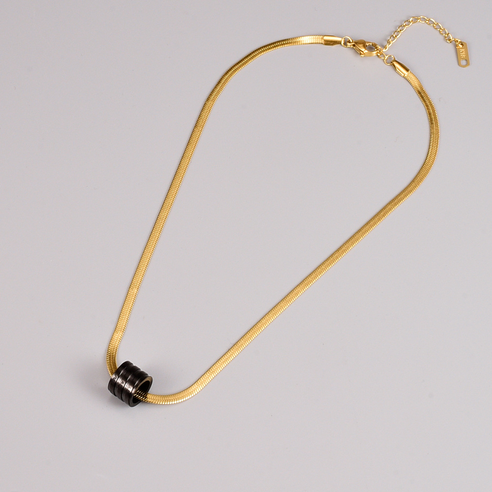 Fashion Black Pendant Geometric Necklace Clavicle Chain Titanium Steelpicture1