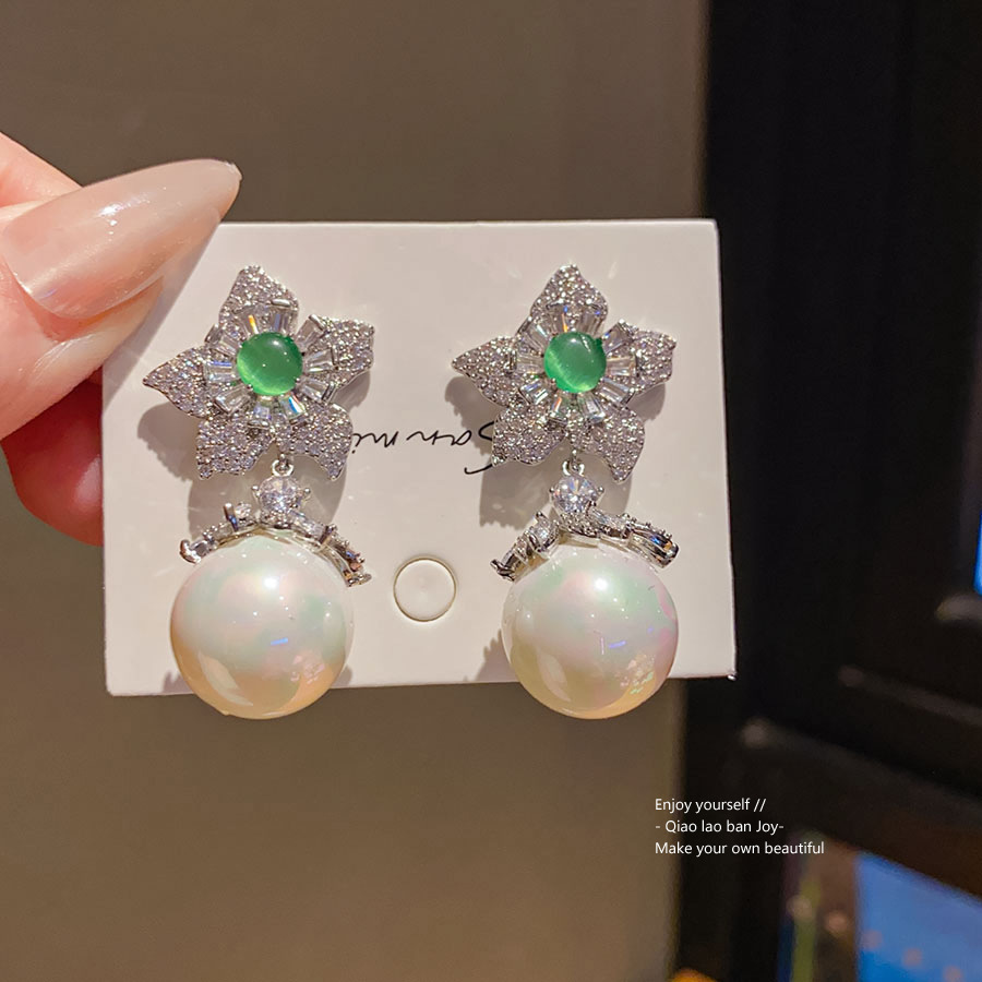 Fashionable retro universal design earrings with zircon from pearl