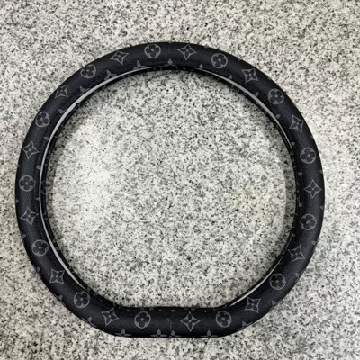 Four-Season Universal Fashion Car Steering Wheel Cover for Women, Trendy Brand Handlebar Cover, Universal Leather Interior Cover (Steering wheel cover) - d-shape-black-default