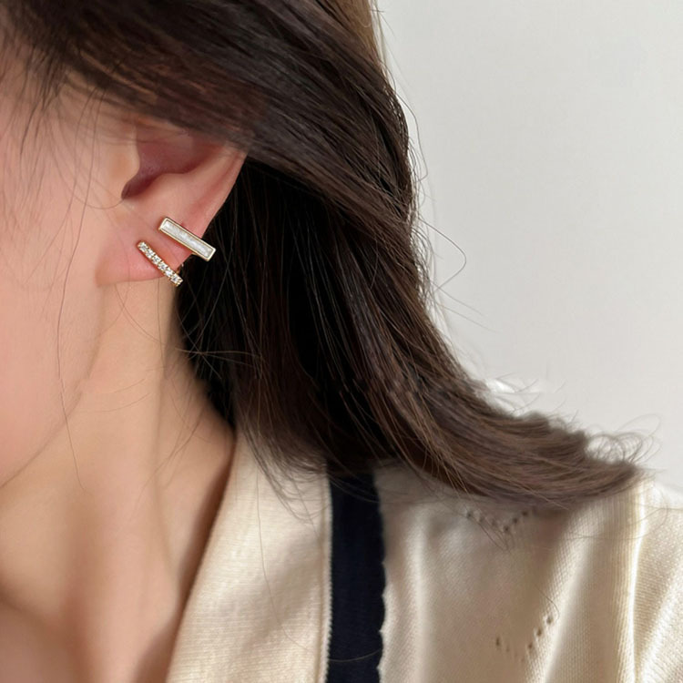 Pendientes de botón con circonita y perla para mujer_voghion.com