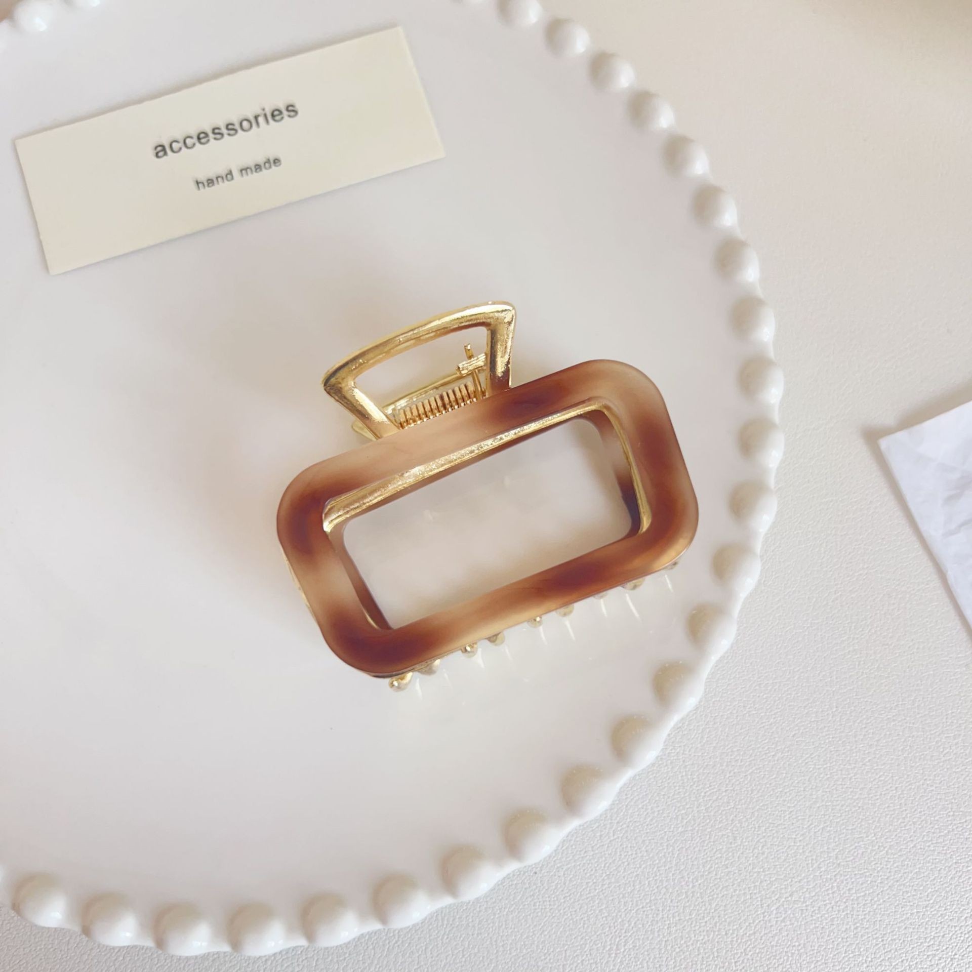 Acetate alloy square gripper [milk coffee] is about 6.2cm long