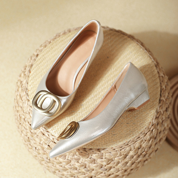 Demi-season comfortable shoes pointed-toe made of soft leather…