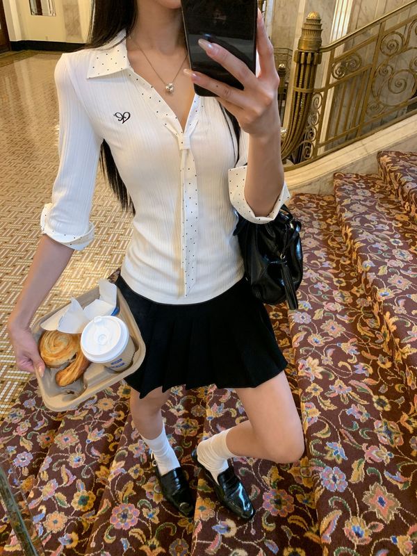 白色波点蝴蝶结系带V领短袖T恤女202早秋新款韩系设计感修身上衣|undefined