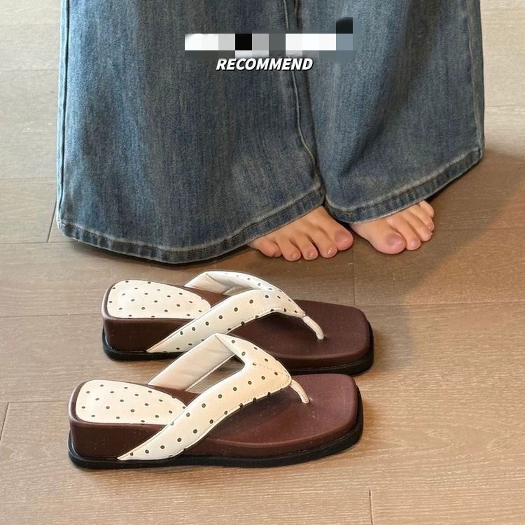 La parte inferior gruesa francesa de ondas de punto de pendiente de talón clip zapatillas de flipper para mujeres verano 06 nuevo no cansado con zapatillas frías