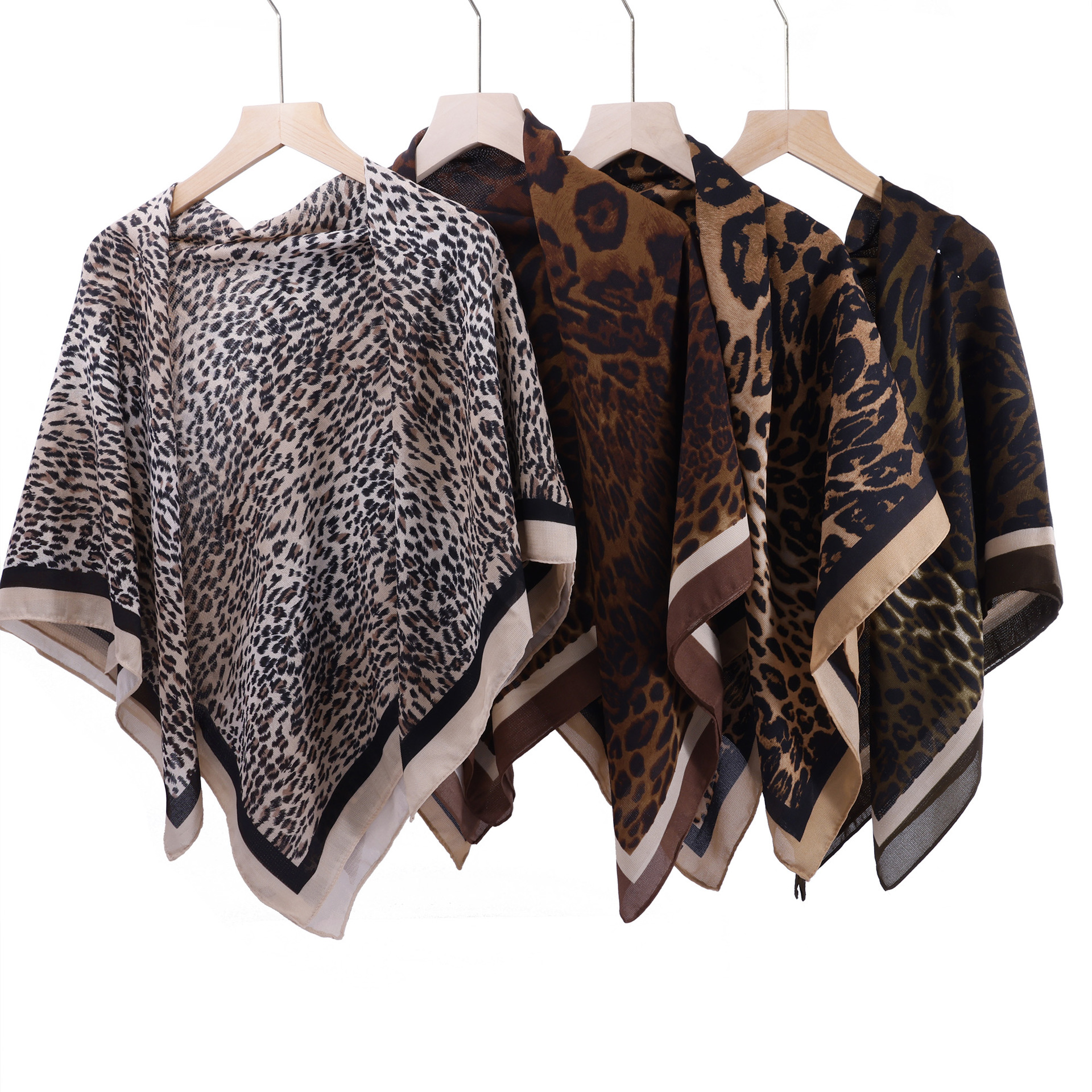 Meilleure vente en Europe et en Amérique, foulard carré en soie à pompons, imprimé léopard, petit format, tendance et polyvalent, idéal pour le printemps et l'automne._voghion.com