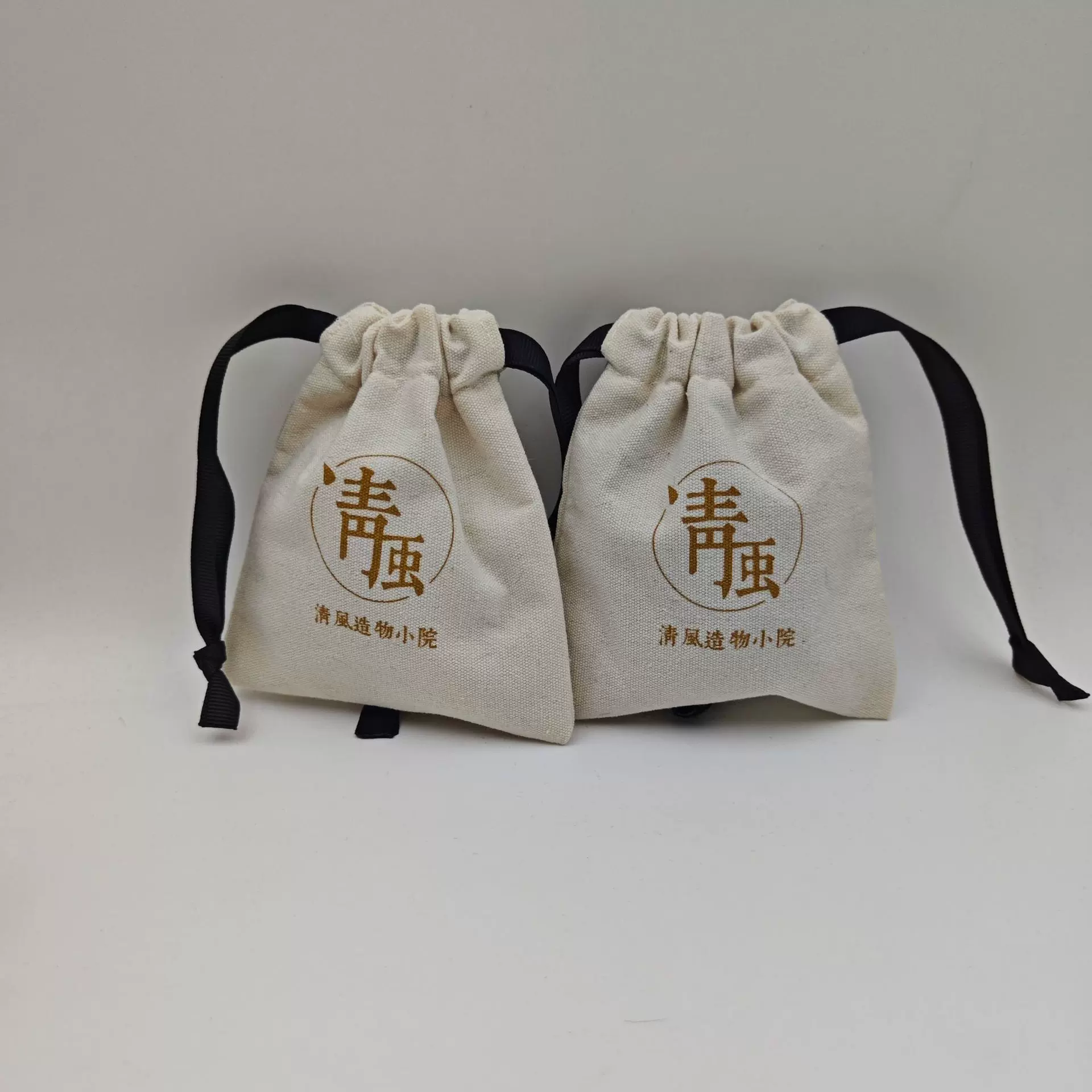 批发定制香薰文玩首饰珠宝口红数据线耳机零钱帆布收纳包装袋