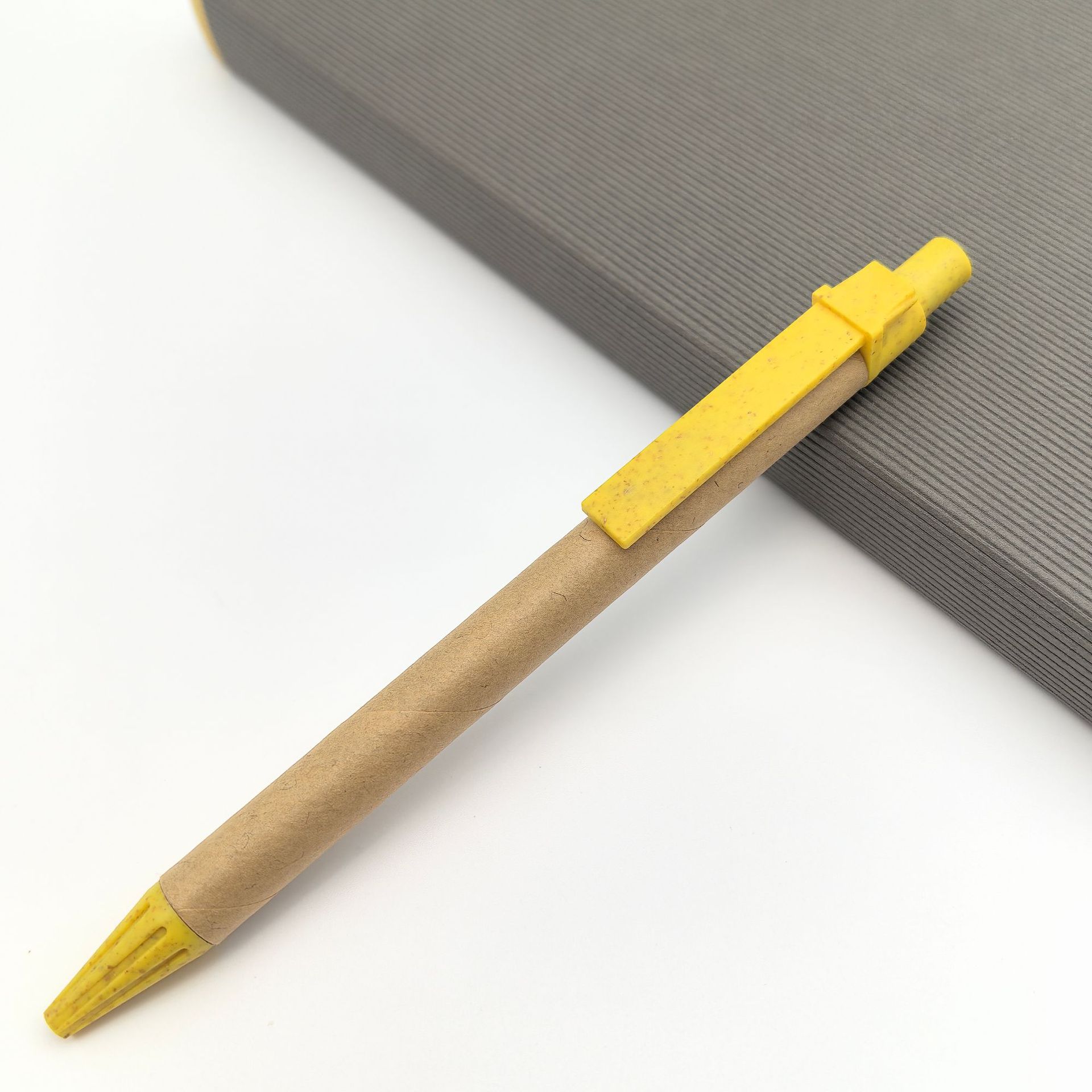 Nuevo material de paja de trigo lápiz de tubo de papel kraft ecológico bolígrafo de tubo de papel personalizado bolígrafo publicitario bolígrafo al por mayor