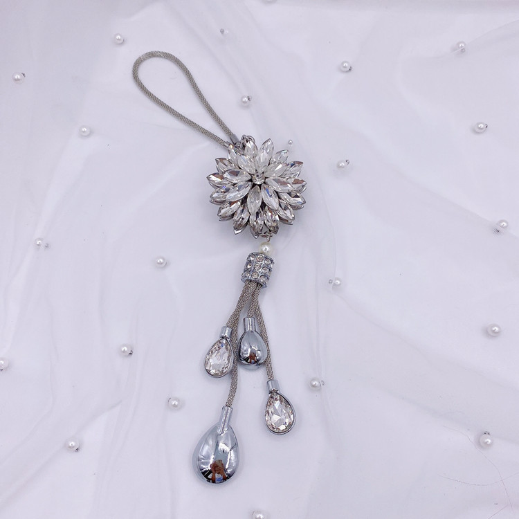 Car accessory with diamond crystal comet high-end fashion influencer 2021 new high-end pendant trendy gifts for girls new car gift