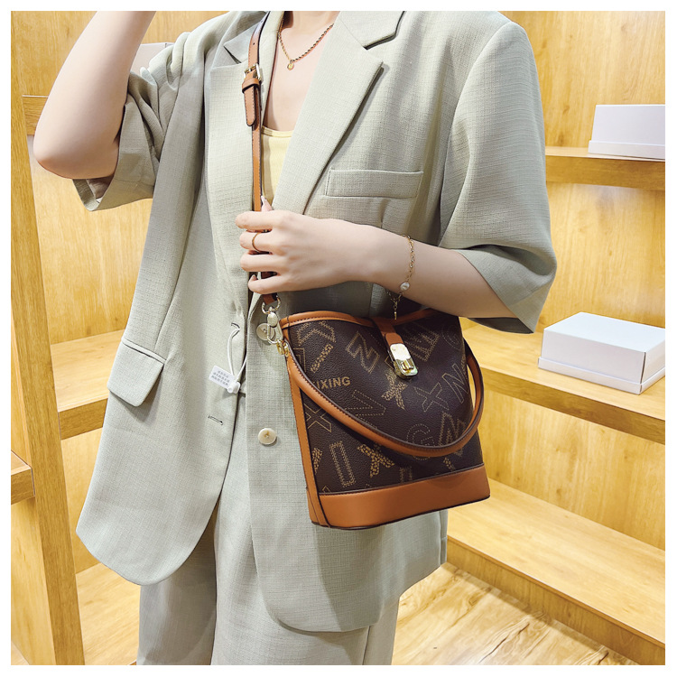 Borsa a tracolla monospalla classica versatile di vendita calda da donna 2023 con lettera stampata nuova_voghion.com