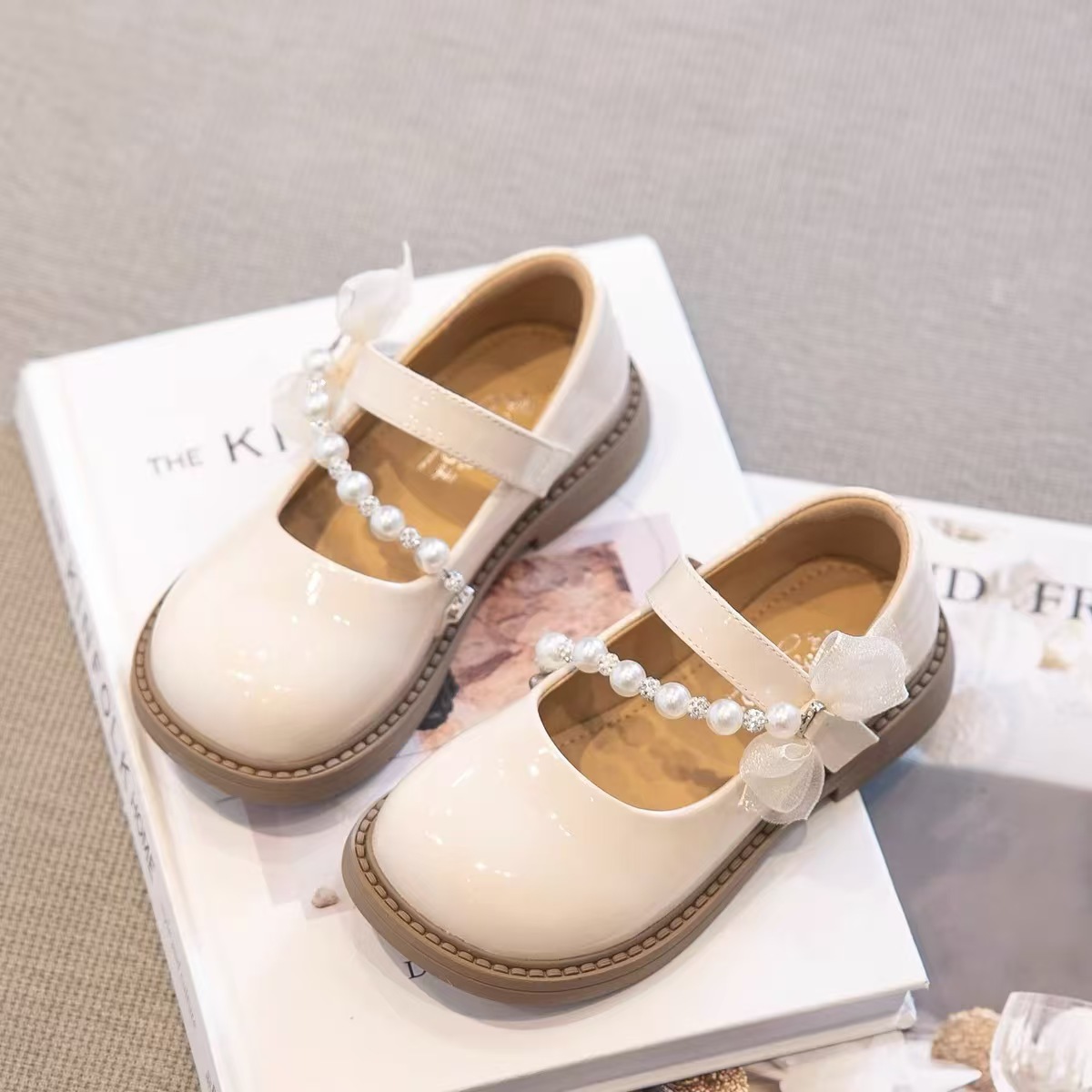 Spring elegant shoes with bow for students