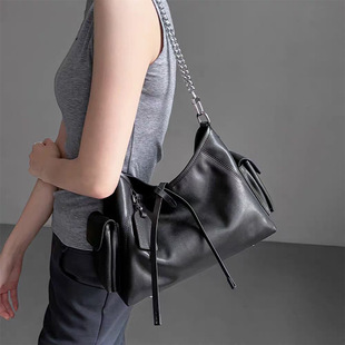 ��������Ƥ���ذ��^��ţƤŮ���W���r��朗l����ʿcarryall�C܇��