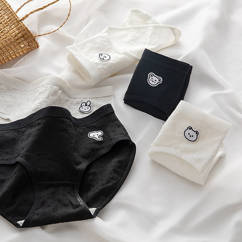 Black and white ladies underwear female simple cartoon pure cotton crotch girl pants breathable schoolgirl briefs wholesale