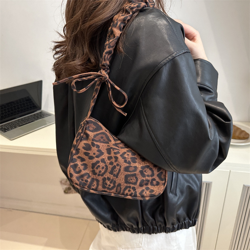 Bolso de bola de masa de mensajero de un solo hombro, popular de todos los partidos, bolso con estampado de leopardo de otoño e invierno, bolso de axilas, mujer de alto nivel
