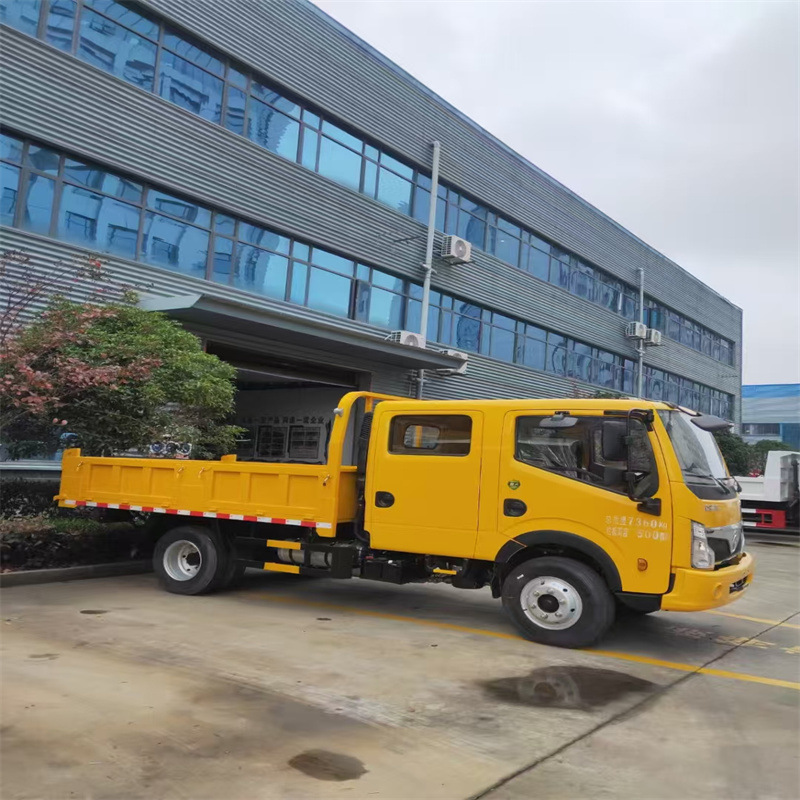 Export 3 Tons of Double Row Dump Truck Engineering Vehicle Jmc Isuzu Truck Right-Hand Drive Pickup Truck Factory