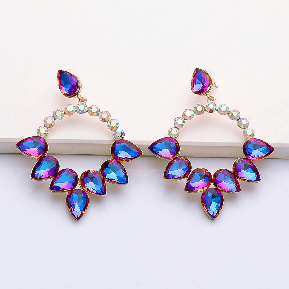 Fashion Diamond-studded Geometric Earrings display picture 12