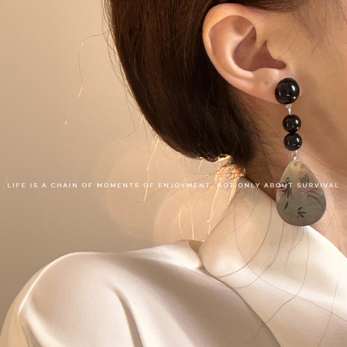 Mulan-style New Chinese Style Earrings with National Style, Cold Atmosphere,  New Black Design Mother-of-Pearl Stud Earrings